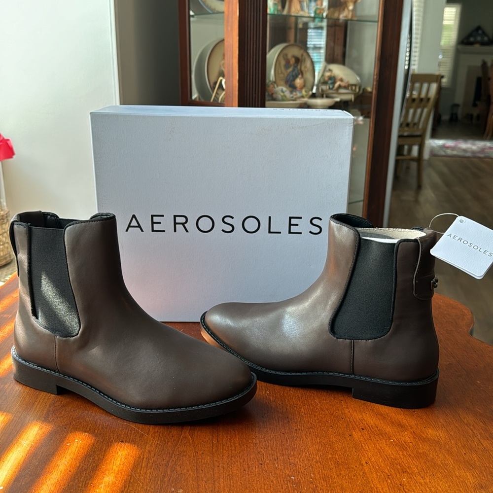 Aerosols Tropea Chelsea Bootie Size 7.5W NIB